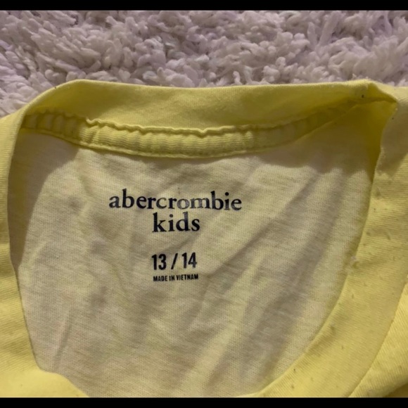 Kids T-Shirt.. size 13/14 - Picture 2 of 2